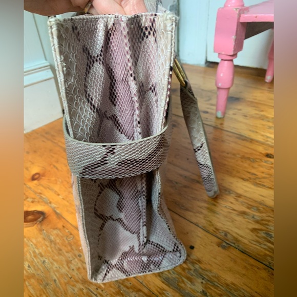 Women’s large Joan River’s snakeskin patterned bag - Picture 5 of 14